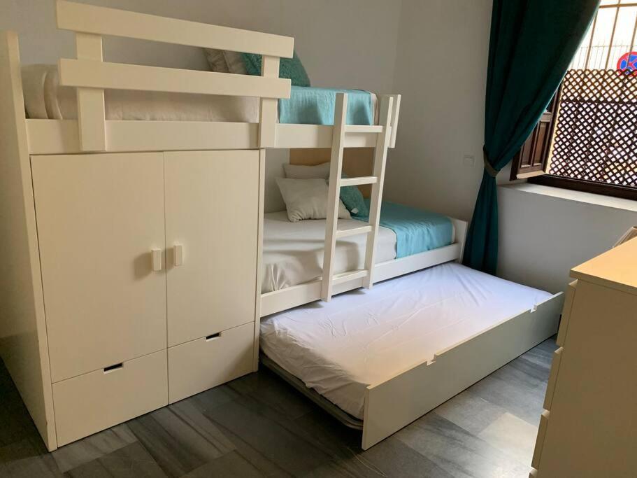 Beautiful Silent Apartment Private Parking Севілья Екстер'єр фото