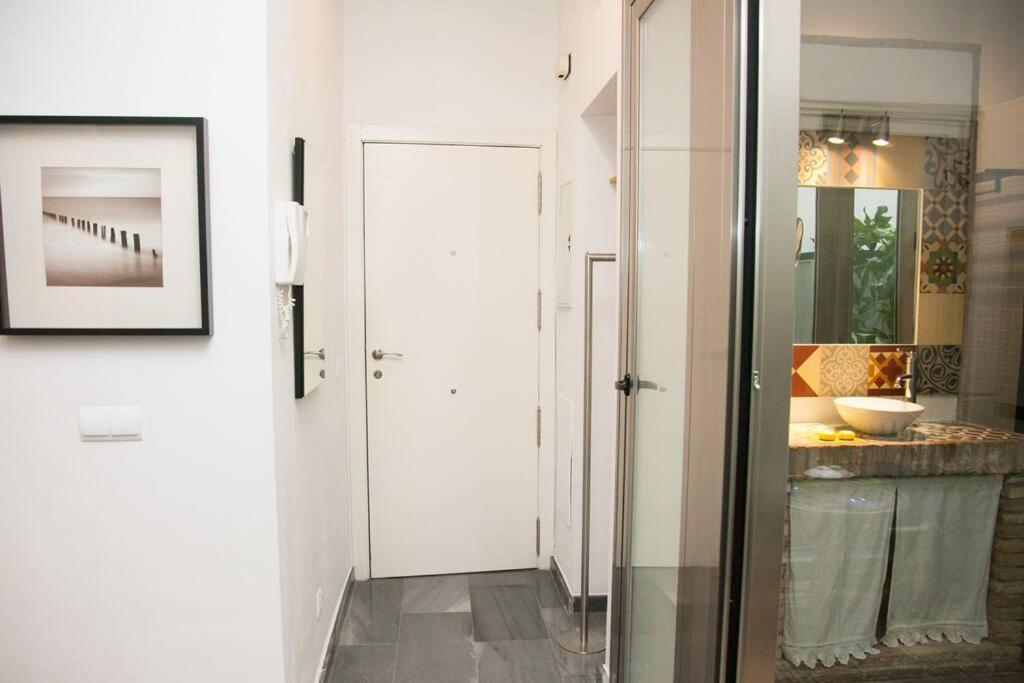 Beautiful Silent Apartment Private Parking Севілья Екстер'єр фото