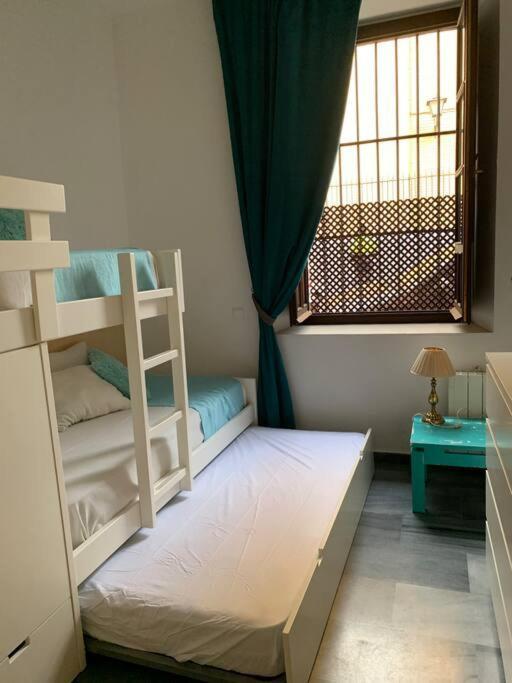 Beautiful Silent Apartment Private Parking Севілья Екстер'єр фото