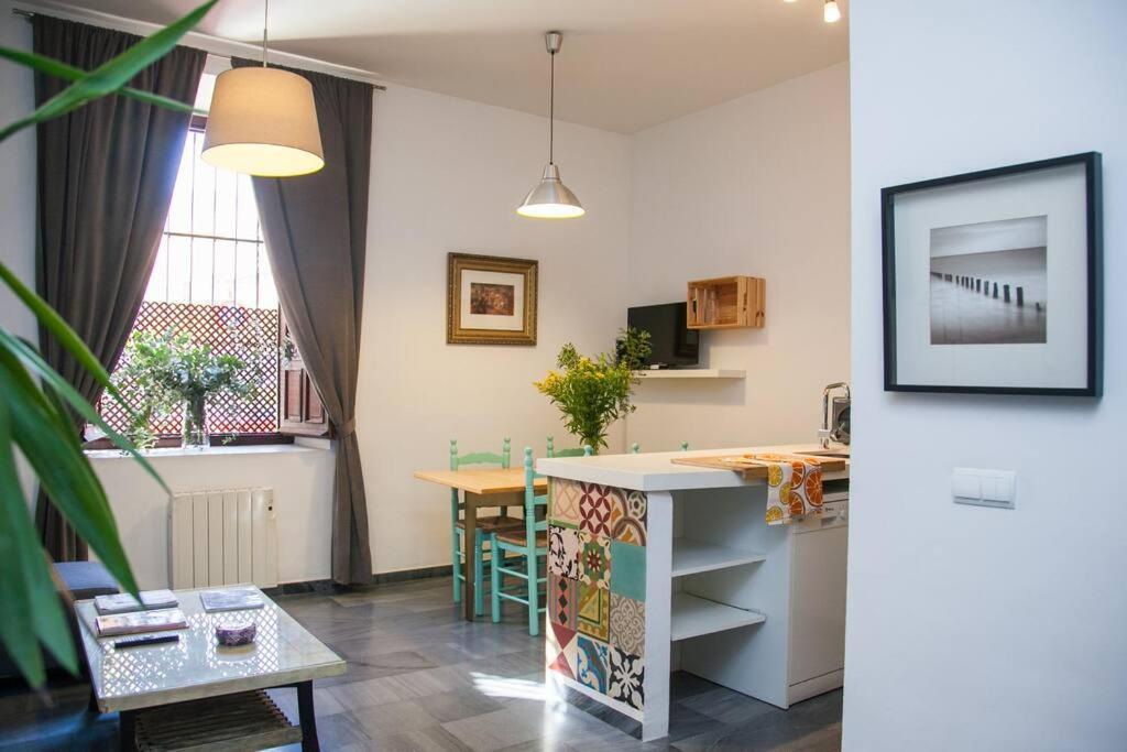 Beautiful Silent Apartment Private Parking Севілья Екстер'єр фото